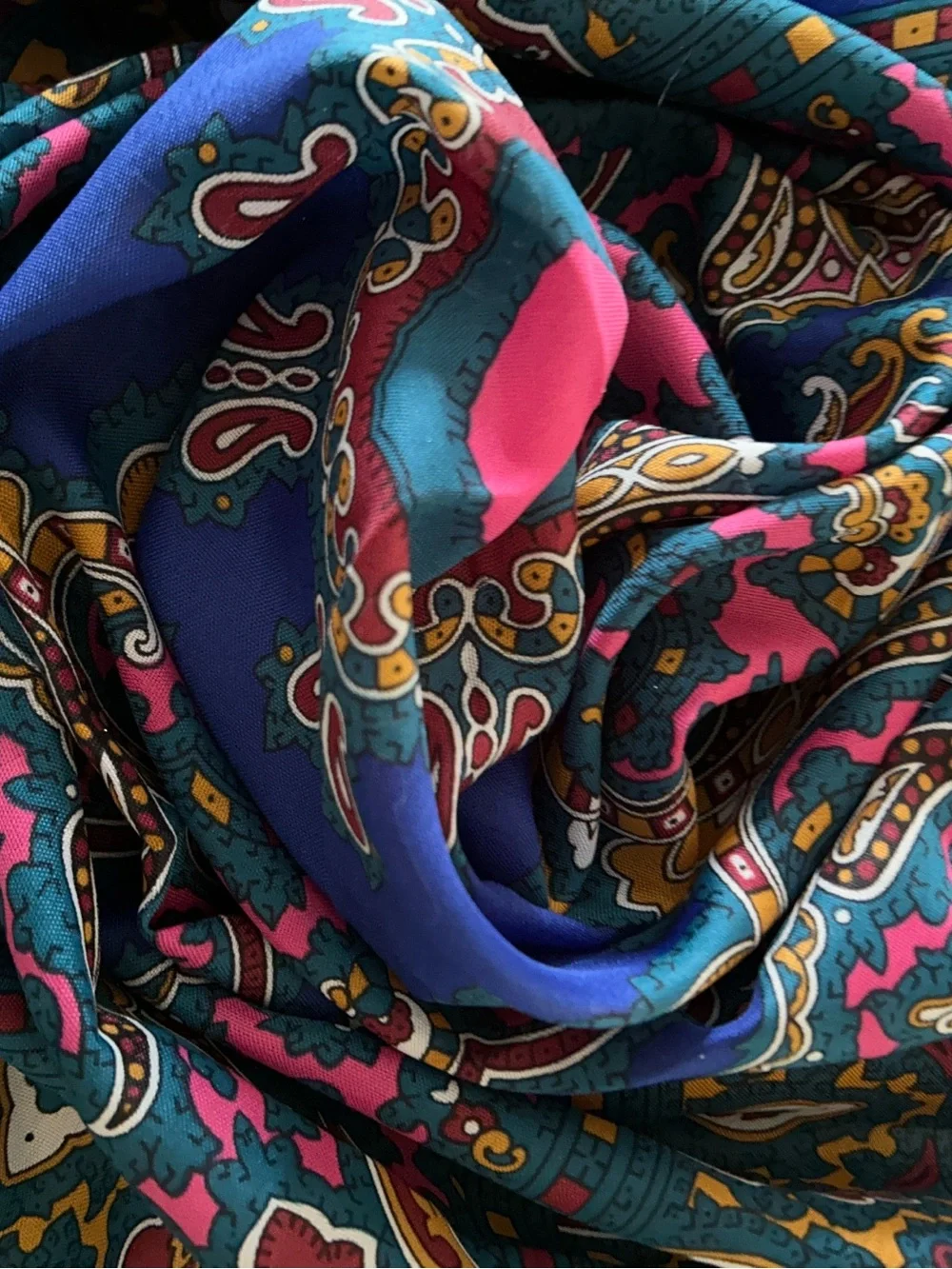 Blue Multicolor Paisley Silk 🧣 Scarf 30“ x 30“ made in Italy